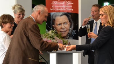 Video: Herzlichen Glückwunsch, Lieselotte Tansey!