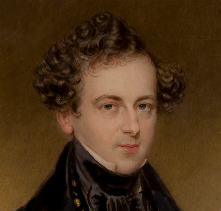 Herr in dunkelblauem Rock mit geblümter Weste — 17955