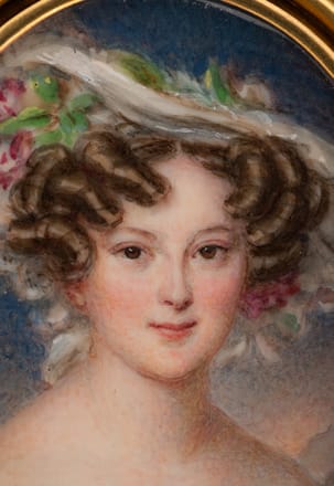 Junge Dame mit blumenverziertem Hut — 10000