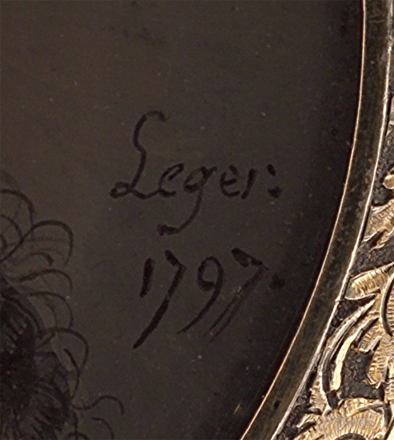 Mädchen in weißem Kleid mit rotem Seidengürtel — 10765